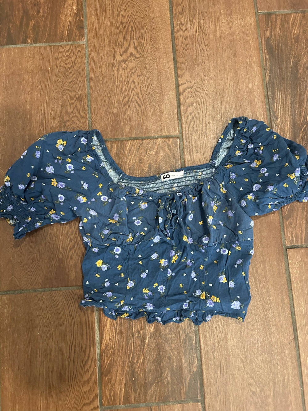 SO size S blue floral crop top
